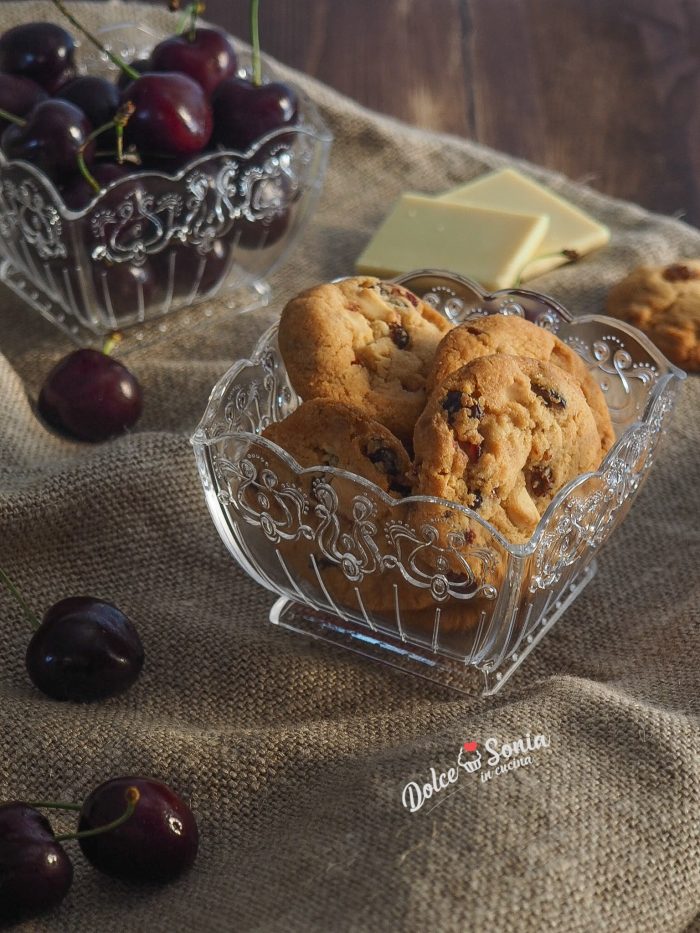 Biscotti alle ciliegie e cioccolato bianco